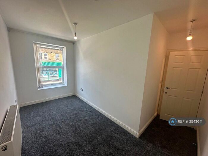 2 Bedroom Flat To Rent In Duckworth Lane, Bradford, BD9