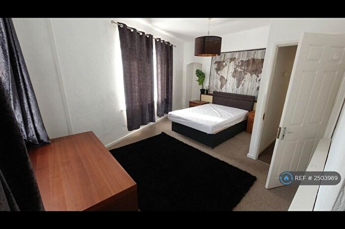 6 Bedroom Semi-Detached House To Rent In River View, Bristol, BS16