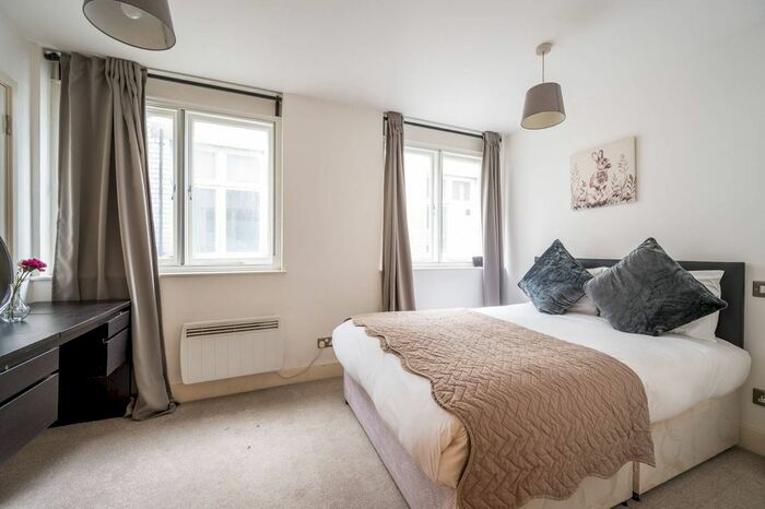 2 Bedroom Flat To Rent In Bride Court, City, London, EC4Y
