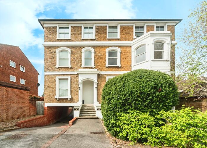 1 Bedroom Flat To Rent In Berrylands, Surbiton, KT5