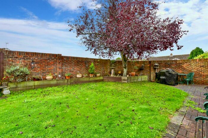 2 Bedroom Detached Bungalow For Sale In Bell Way, Kingswood, Maidstone, Kent, ME17