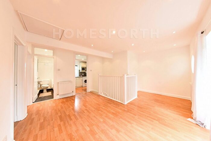 2 Bedroom Flat To Rent In Neale Close, Hampstead Garden Suburb, N2