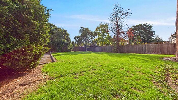2 Bedroom Flat For Sale In Addison Road, Enfield, EN3
