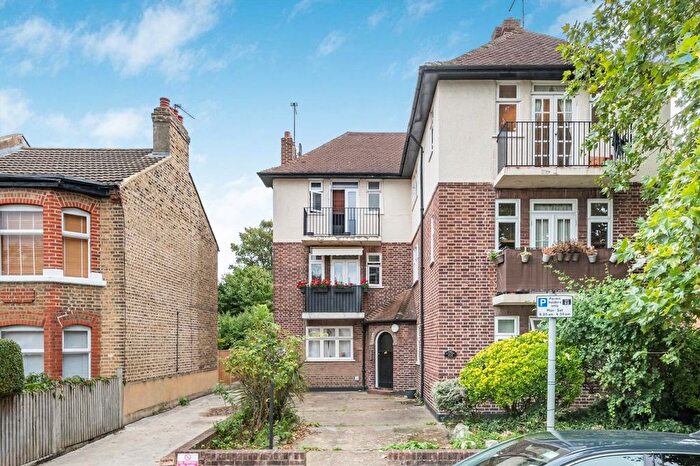 2 Bedroom Flat For Sale In Hamilton Road, Wimbledon, SW19