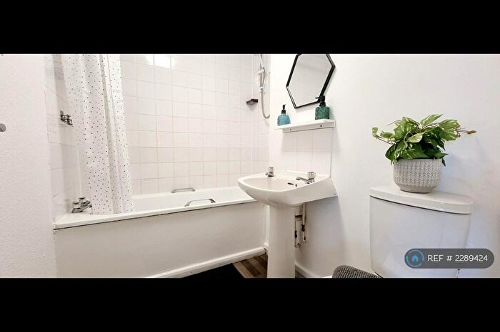 2 Bedroom Flat To Rent In Barton Court, Leamington Spa, CV31