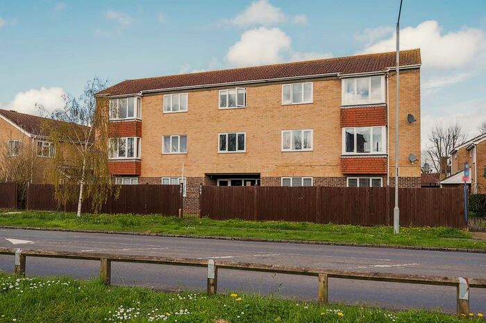 2 Bedroom Apartment To Rent In Windsor, Berkshire, SL4