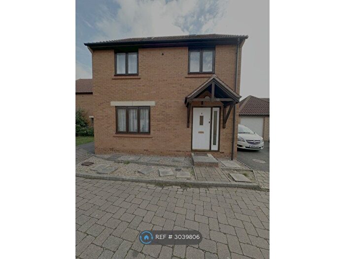 3 Bedroom Detached House To Rent In Evesham Way, Milton Keynes, MK5