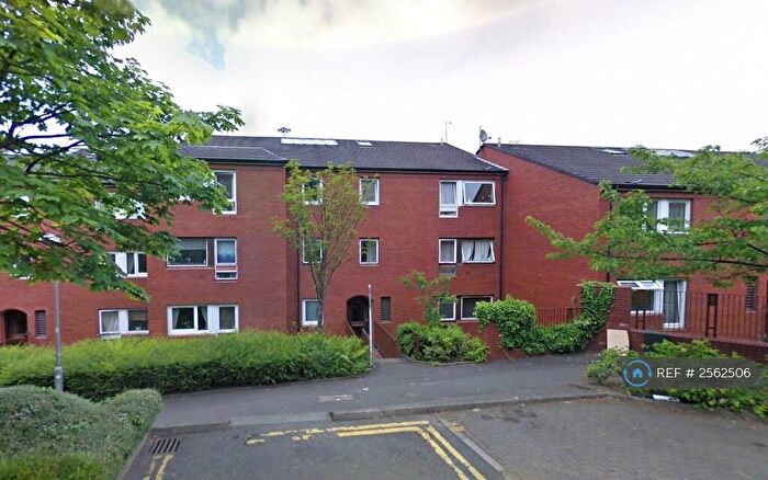 2 Bedroom Flat To Rent In Gillemart Court, Glasgow, G3