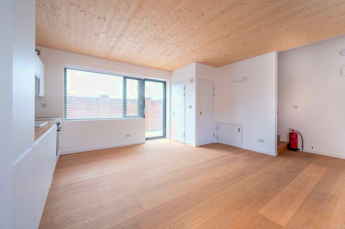 1 Bedroom Flat To Rent In Chobham Road, Stratford, London, E15