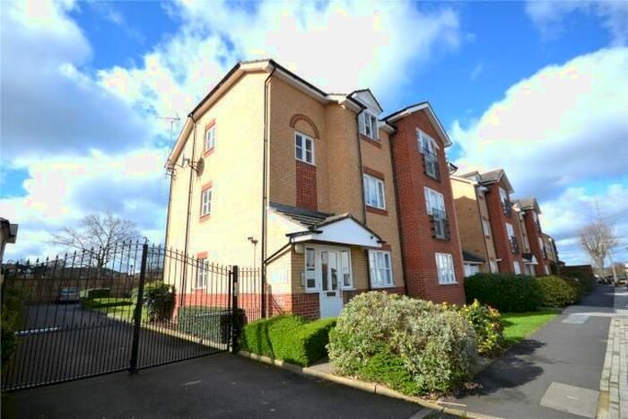 2 Bedroom Flat To Rent In Vine Lodge, Hutton Grove, N12