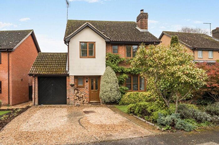 4 Bedroom Detached House For Sale In Broadlands Close, Bentley, Farnham, Hampshire, GU10