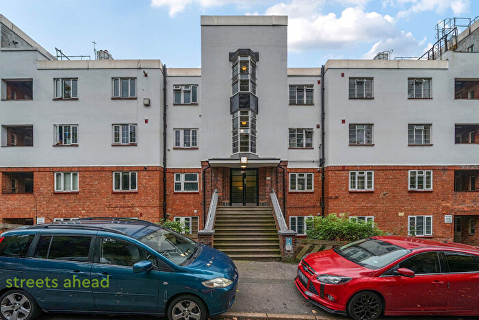 2 Bedroom Apartment For Sale In The Woodlands, London, SE19
