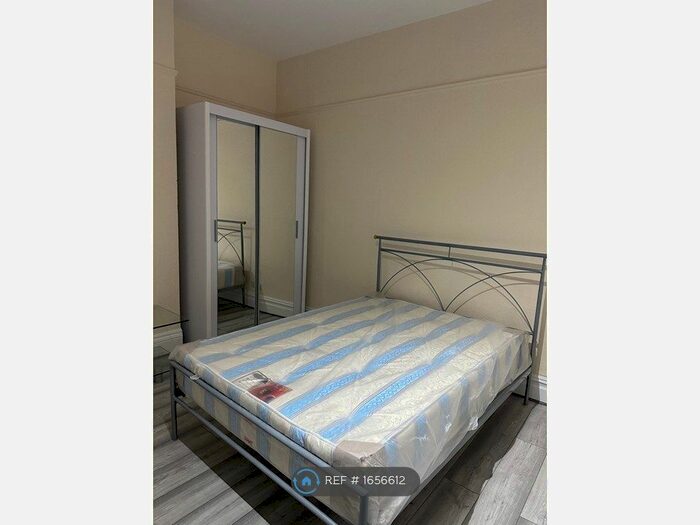 Studio To Rent In Emanuel Avenue, London, W3