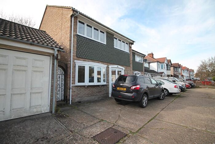 4 Bedroom Semi-detached House To Rent In Slewins Lane, Hornchurch, RM11