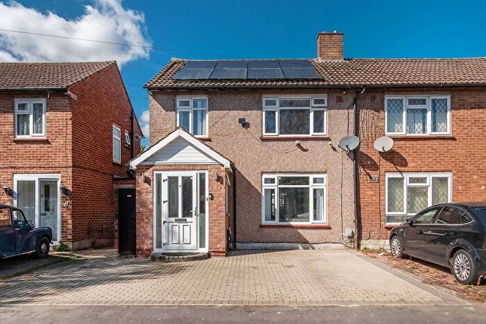 3 Bedroom Semi Detached House For Sale In Combe Road, Watford, WD18
