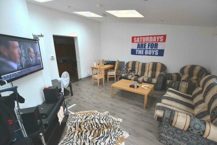 6 Bedroom Flat To Rent In Erleigh Road, Reading, Berkshire, RG1