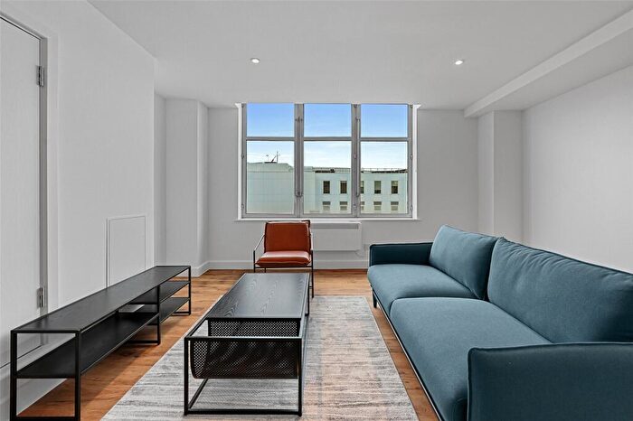 2 Bedroom Apartment To Rent In West Smithfield, London, EC1A