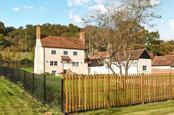 4 Bedroom Detached House For Sale In Artington, Guildford, Surrey, GU3