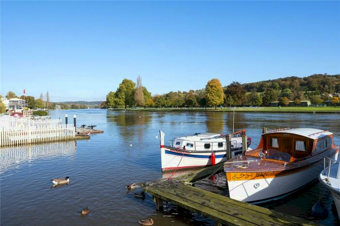 2 Bedroom Apartment For Sale In Thameside, Henley-on-Thames, Oxfordshire, RG9