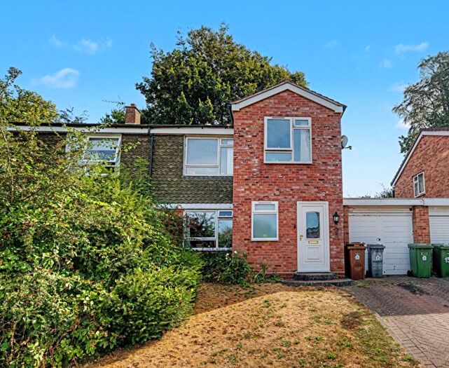 3 Bedroom Semi-Detached House For Sale In Pound Close, Berkswell, CV7