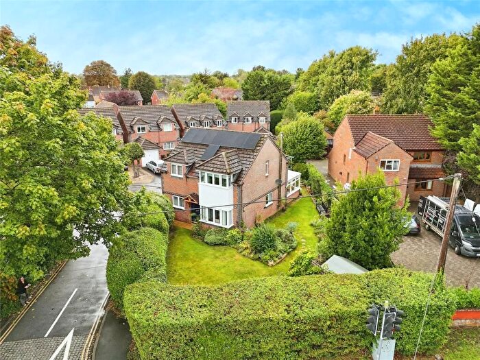 4 Bedroom Detached House For Sale In May Tree Close, Bicester, OX26