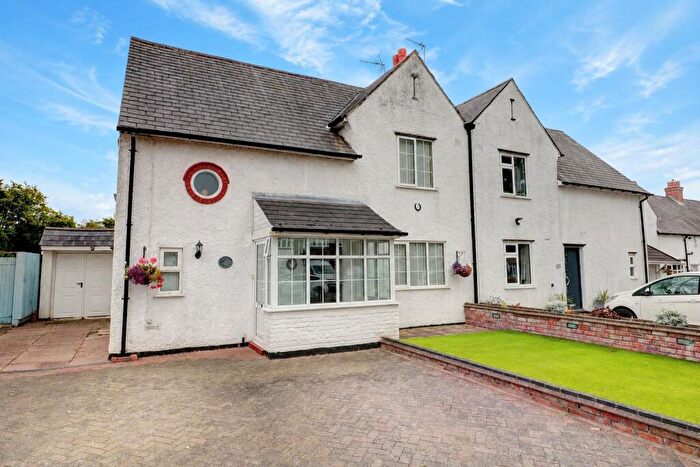 3 Bedroom Semi-Detached House For Sale In Wilderness Lane, Great Barr, B43