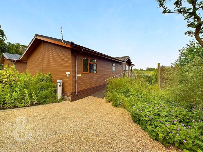 3 Bedroom Mobile Home For Sale In Staithe Road, Burgh St. Peter, Beccles, NR34