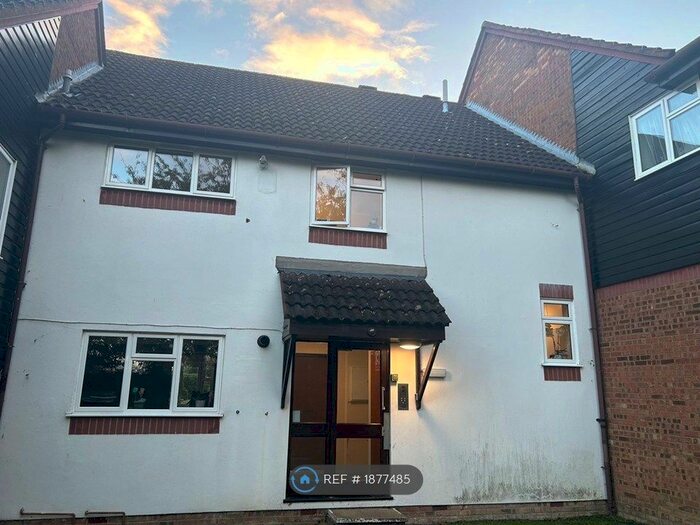 2 Bedroom Flat To Rent In Brackenwood Lodge, Barnet, EN5