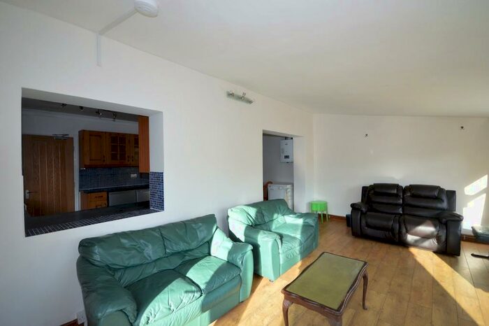 5 Bedroom Detached House To Rent In Brassey Road, Winton, Bournemouth, BH9