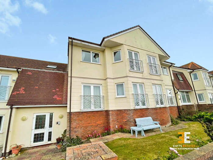 2 Bedroom Apartment For Sale In Holyrood Court, Dale Road, Llandudno, LL30