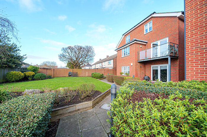 2 Bedroom Flat For Sale In Halfway Street, Sidcup, DA15