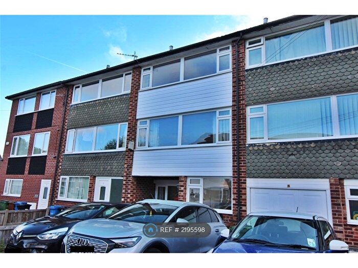 4 Bedroom Terraced House To Rent In Fistral Avenue, Heald Green, Cheadle, SK8