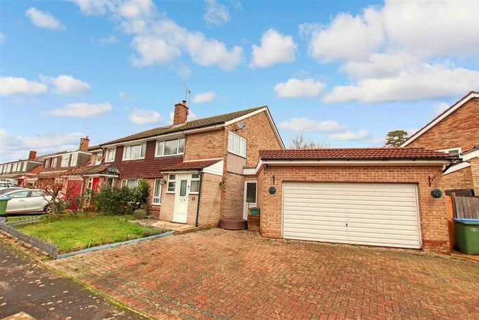 3 Bedroom Property To Rent In Woodlands Close, Sarisbury Green, Southampton SO31