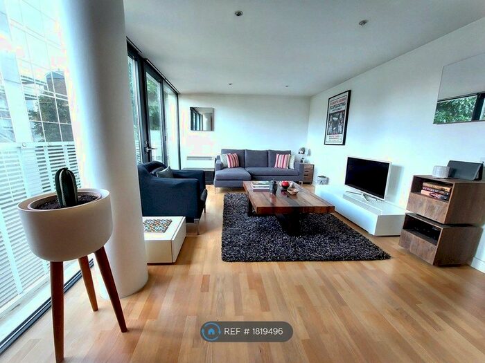 2 Bedroom Flat To Rent In Hester Road, London, SW11