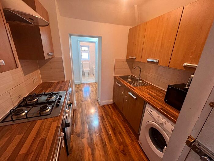 2 Bedroom Flat To Rent In Stanhope Gardens, Dagenham, RM8