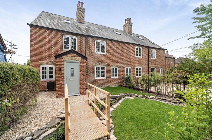 3 Bedroom Semi-Detached House For Sale In The Causeway, Steventon, OX13