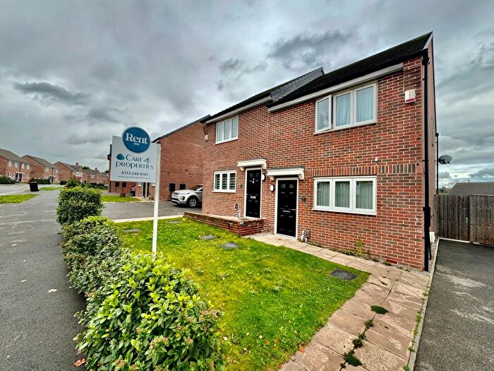 2 Bedroom Semi-detached House To Rent In Wykebeck Mount, Leeds, West Yorkshire, LS9