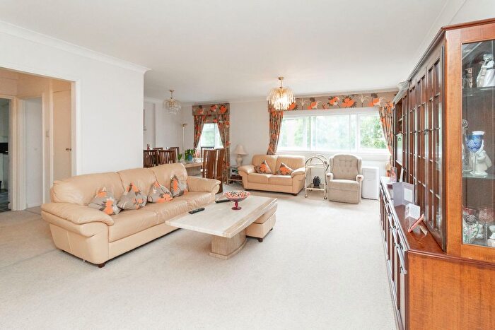 3 Bedroom Flat For Sale In Lodge Close, Edgware, HA8