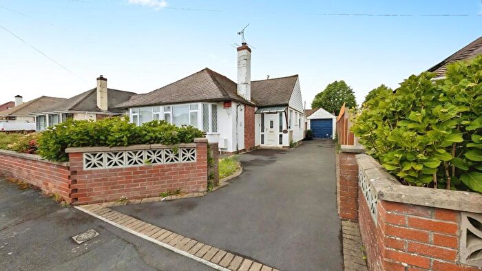 3 Bedroom Bungalow For Sale In Robel Avenue, Frampton Cotterell, Bristol, BS36