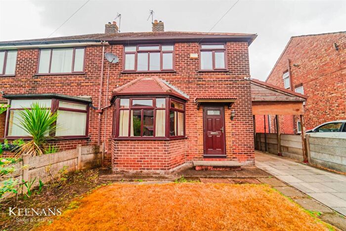 3 Bedroom Semi-Detached House For Sale In Milner Street, Swinton, Manchester, M27