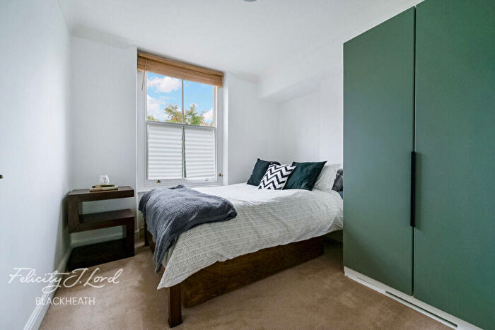 2 Bedroom Apartment For Sale In Vanbrugh Park, London, SE3