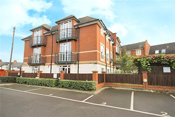 2 Bedroom Flat To Rent In Denham Road, Egham, Surrey, TW20