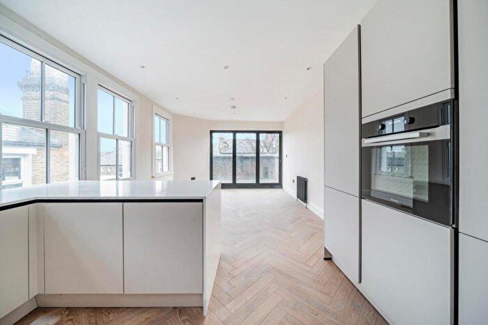 3 Bedroom Flat For Sale In Latchmere Road, Battersea, London, SW11