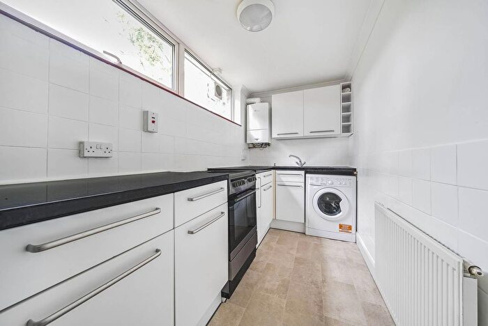1 Bedroom Flat To Rent In Carlton Court, Anerley, London, SE20