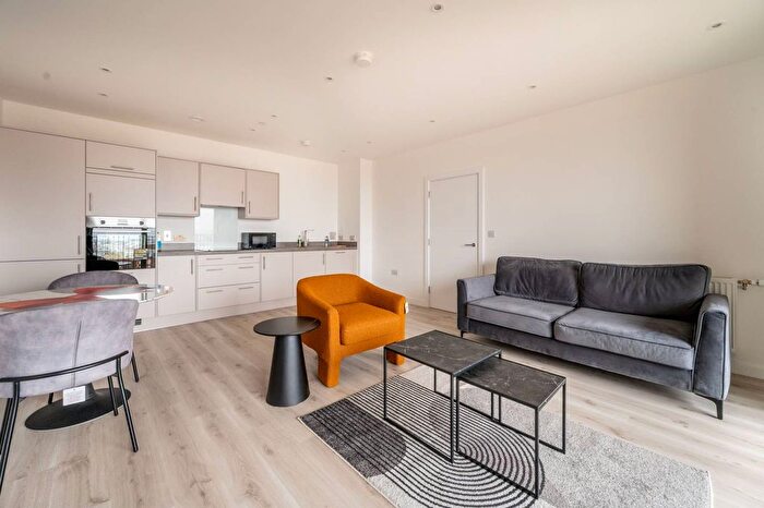 1 Bedroom Flat To Rent In Holcombe Mansions, Barking, IG11