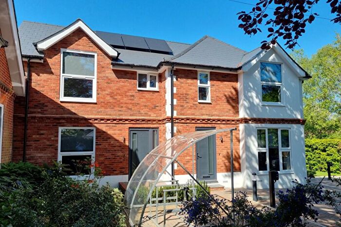 2 Bedroom Apartment For Sale In Waterlooville, Hampshire, PO7