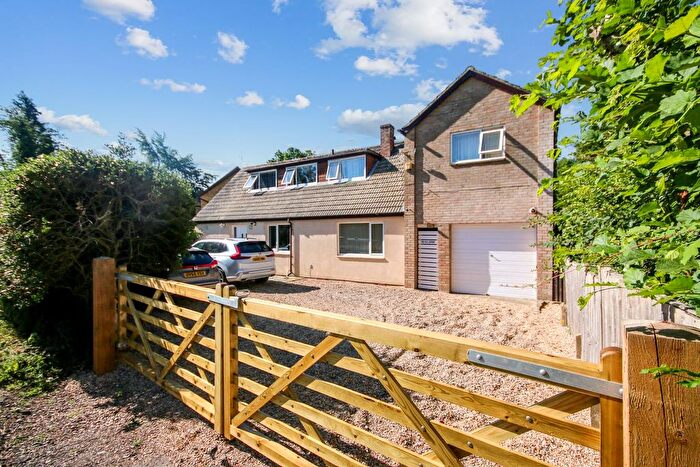 4 Bedroom Detached House For Sale In Cansiron Lane, Ashurst Wood, RH19