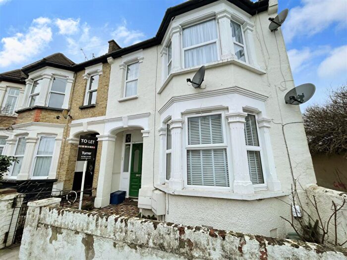 2 Bedroom Flat To Rent In Ronald Park Avenue, Westcliff-On-Sea, SS0