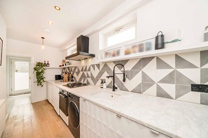 1 Bedroom Flat For Sale In Munster Road, London, SW6