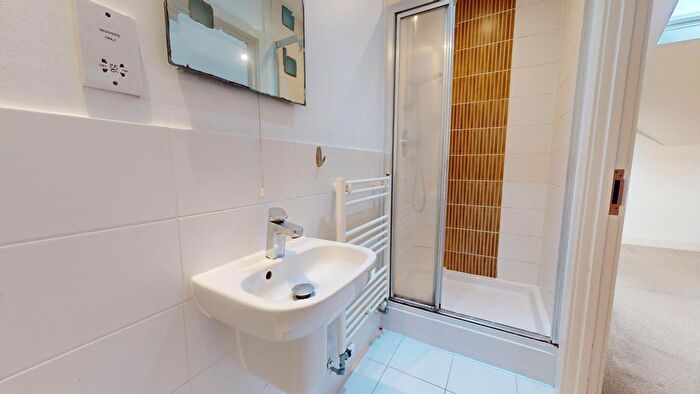 2 Bedroom Flat For Sale In Dorchester Road, Weymouth, DT4